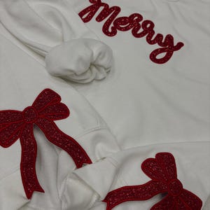 Side Bow Sweatshirt, Side Bow Weihnachtssweatshirt, Side Bow besticktes Sweatshirt, Weihnachten besticktes Sweatshirt