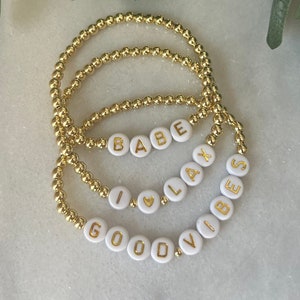 Pulsera con nombre y cuentas de oro, pulsera con palabra personalizada rellena de oro, pulsera con nombre y cuentas, pulsera de cuentas personalizada, pulsera de la amistad