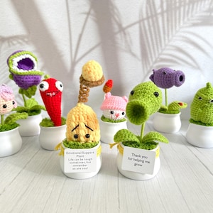 Série plantes contre zombies faites main, plante en pot au crochet, zombie tricoté à la main, décoration de bureau, cadeaux d'anniversaire, décoration de jeu, carte personnalisée