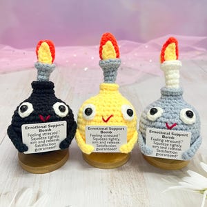 Gehaakte F-bom, gehaakte knuffel, emotionele steun bom cadeau, grappig uniek bureaudecor, cadeau geestelijke gezondheid
