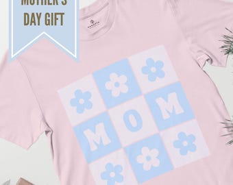 Mom Checkers Design T-Shirt – Cute Mother’s Day Gift, Minimalist Graphic Tee for Moms. Pink and Blue Design.