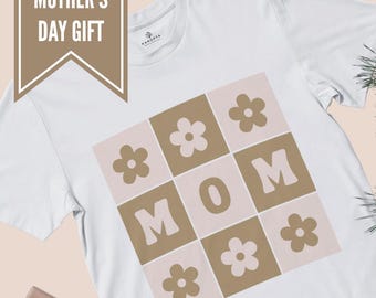 Mom Checkers Design T-Shirt – Cute Mother’s Day Gift, Minimalist Graphic Tee for Moms. Beige Design.
