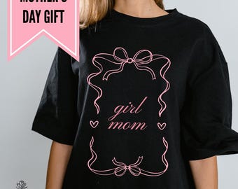 Coquette Bow Girl Mom T-Shirt – Cute Mother’s Day Gift, Trendy Graphic Tee for Moms, Pink Design.
