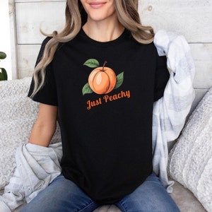 Just Peachy Graphic T-Shirt, Woman's Tee, Fruit T-Shirt, Summer T-Shirt, Retro Summer Shirt, Gifts For Peach Lovers, Summer Vibes Shirt
