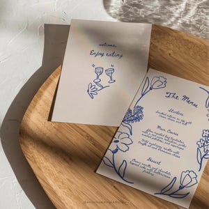 Modèle de menu de mariage dessiné à la main Menu de dîner manuscrit pour mariage Cartes de menu imprimables illustrées Menu floral de douche nuptiale Blues