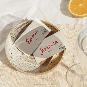 Modèle de marque-places pour table de mariage Marque-places fantaisistes Marque-places pliés imprimés pour mariage Marque-places uniques modifiables manuscrits