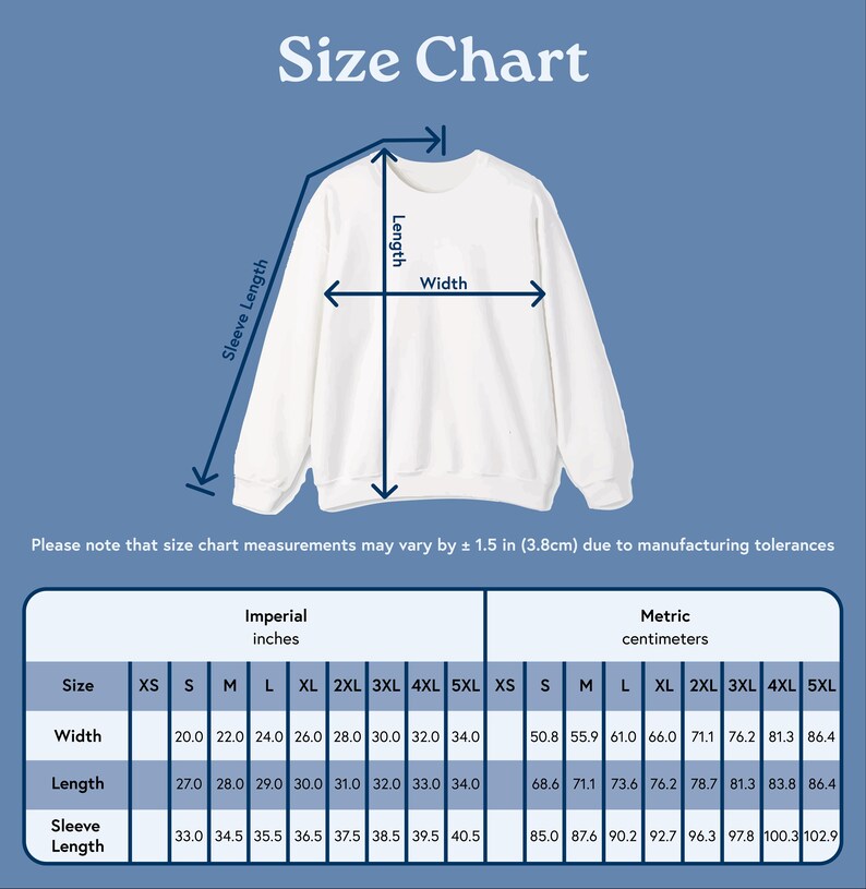 Peut inclure: Un sweat-shirt blanc avec un tableau des tailles. Le tableau indique les mesures en pouces et en centim&egrave;tres pour la largeur, la longueur et la longueur des manches, de XS &agrave; 5XL. Le texte "Size Chart" est en haut.