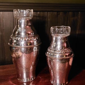 Antike Neusilber-Vasen mit Glaseinsätzen