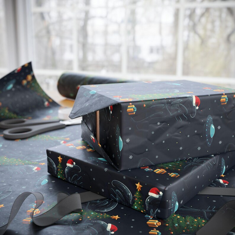 Sci-Fi-Horror-Weihnachtsgeschenkpapier | Lustiges Alien-Geschenkpapier | Feiertagsgeschenkpapier mit Galaxie-Monstern | Nerdiger Weltraum-UFO-Druck Bild 3