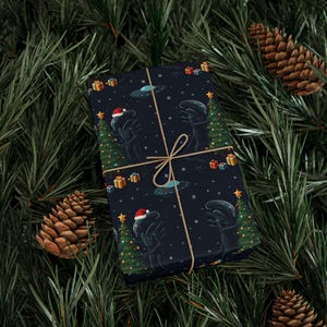 Sci-Fi-Horror-Weihnachtsgeschenkpapier | Lustiges Alien-Geschenkpapier | Feiertagsgeschenkpapier mit Galaxie-Monstern | Nerdiger Weltraum-UFO-Druck Bild 4
