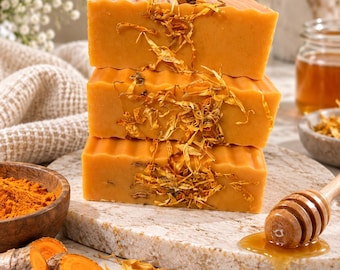 Savon au curcuma, au miel de manuka et au lait de chèvre, savon artisanal, savon botanique, pain de bain artisanal, cadeau de soin pour la peau