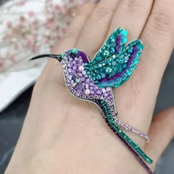 Elegance Unleashed: Handmade Hummingbird Brooch with Japanese Beads