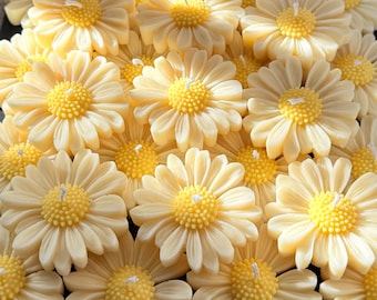 Daisy Candle Favors, Floral Wedding Favors, Daisy Baby in Bloom, Bridesmaid & Thank You Candle Gifts, Bridal Shower Favors, Floating Candles