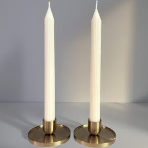 Vela cónica alta, de soja y cera de abeja, candelabro de otoño: elegante diseño acanalado, 25 cm, 1 unidad.
