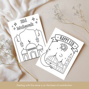 Pu&ograve; includere: Due pagine da colorare stampabili con disegni di moschee. La prima pagina dice "Eid Mubarak" e la seconda pagina dice "Happy Eid".