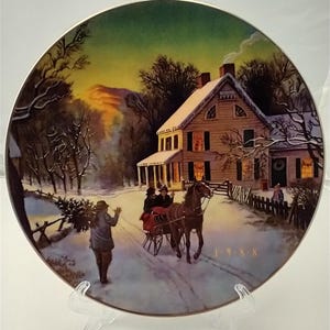 Vintage Avon 1988 Plate Christmas Scene 22K Porcelain - Great Condition