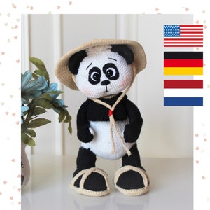 Virkmönster för panda: Amigurumi-leksak med kläder (PDF)