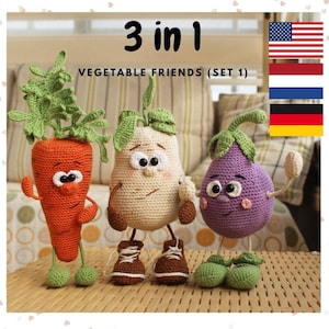 以下が含まれることがあります： 3つの手編みの野菜のフィギュア：ニンジン、カブ、ナス。ニンジンはオレンジ色で緑の葉があり、カブはベージュ色、ナスは紫色です。それぞれ顔の特徴があり、靴を履いています。「3 in 1」と「VEGETABLE FRIENDS (SET 1)」と書かれたテキスト。