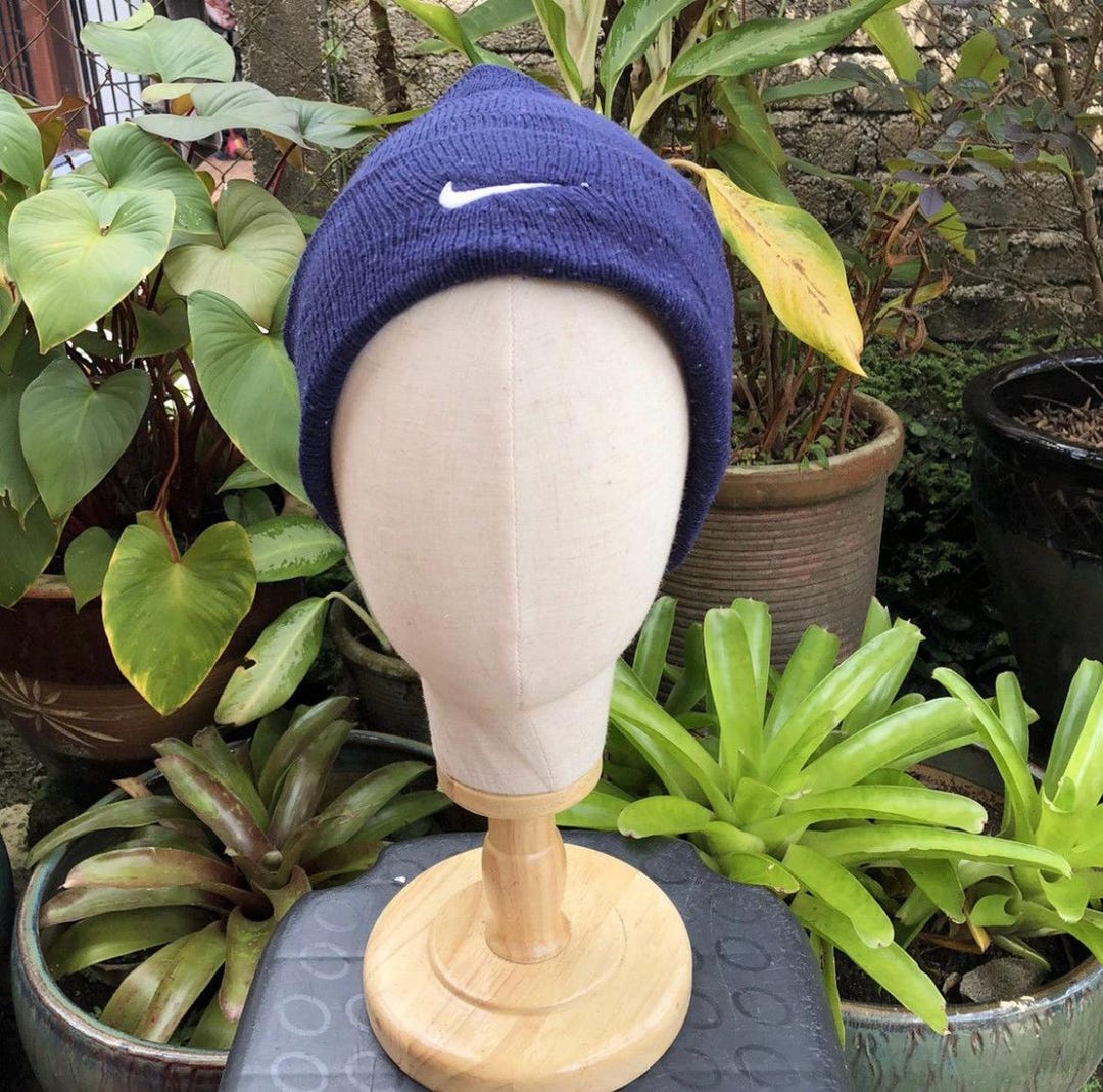 ニ*ニ様 90s Nike navy beanie big swoosh AP6 Vintage Nike Big Swoosh Logo Beanie Snow Cap Hat in Blue