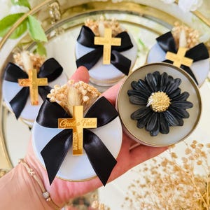Personalized Daisy Candle with Metal Box Favors: Baptism, Mi Bautizo, Holy Communion Gift