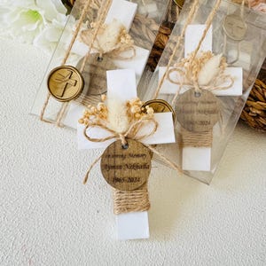 Personalized Baptism Party Magnet Favors, Handmade Cross Epoxy Magnet with Dried Flowers, Mi Bautizo, Communion Favor, Christening Favor