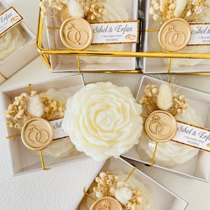 Candela profumata personalizzata a forma di peonia, candela nuziale personalizzata, Save The Date, regalo di candela per damigelle d'onore, candela floreale personalizzata, regalo di nozze