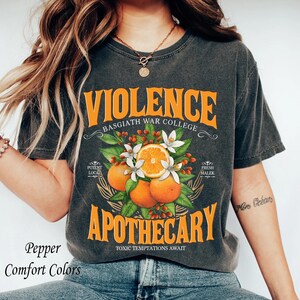 Suéter de Violence Apothecary, camiseta Fourth Wing, camiseta Dragon Rider, camiseta Basgiath War College, camiseta inspirada en la serie Empyrean, regalo literario imagen 2