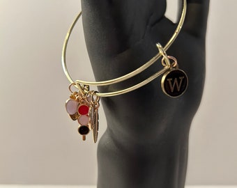Expandable charm bracelet with initial