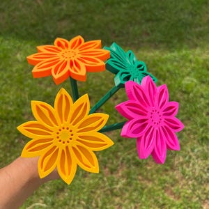 4x "Insektentränke Blumenform" in pink, gelb, orange und grün