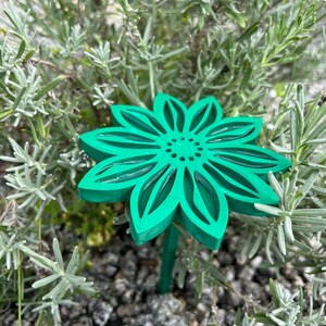 "Insektentränke Blumenform" in grün