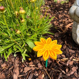 "Insektentränke Blumenform" in gelb