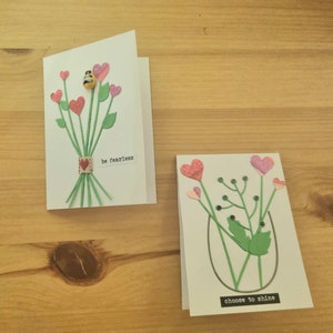 Dos tarjetas de notas de flores hechas a mano