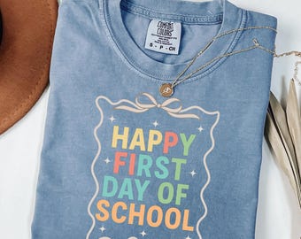 Erster Schultag Shirt Komfortfarben, Lehrer zurück zu Schule T-Shirt, süßes Lehrer Shirt, Grundschullehrer Outfit, Geschenk für Lehrer