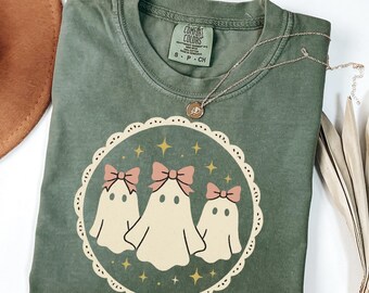 Comfort Colors® Cute Ghost Shirt, Bowcore Halloween Tee, Spooky Season Graphic T-Shirt, Girly Ghost Fall Shirt, Coquette Aesthetic Top