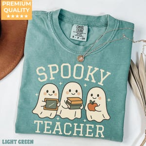 Halloween Lehrer Komfort Farben Shirt, Geist Klassenzimmer T-Shirt, gruseliges Lehrer Shirt, süßes Herbst Lehrer Outfit, Oktober Lehrer Geschenk T-Shirt