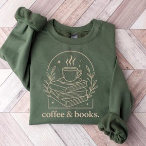 Kaffe- och böckertröja, söt bokälskartröja, bokklubbströja, bokälskarepresent, tillbaka till skolan-tröja, grundskolelärare-tröja