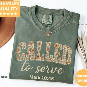 Camiseta Comfort Colors® &quot;Llamado a servir&quot;, con versículos bíblicos, cristiana, religiosa, para amantes de Dios, para mamás cristianas y para Jesús