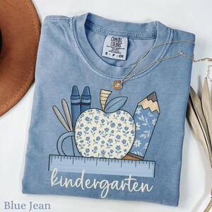 Camiseta de maestra de jardín de infantes con colores cómodos, camiseta de regreso a clases, camiseta de verano, regalo de agradecimiento, camiseta de vida docente