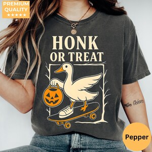 Halloween Lehrer Komfort Farben Shirt, lustiges Halloween Klassenzimmer T-Shirt, gruseliges Lehrer Shirt, süßes Herbst Lehrer T-Shirt, Oktober Lehrer Geschenk T-Shirt