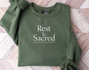 Rest Is Sacred Sweatshirt, Mysig Minimalistisk Rundkrage, Slow Living Estetik, Självvårdscitat Tröja