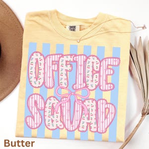 Camisa Comfort Colors Office Squad, Camisa de oficina Coquette con lazo frontal, Personal de oficina, Camisa de secretaria, Dama de oficina, Administración, Camisas para equipo de oficina
