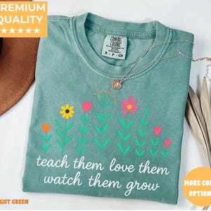 Camiseta floral para maestra, camiseta con colores cómodos, camiseta para enseñarles a amarlos, regalo para maestra nueva, camiseta de agradecimiento para maestra, camiseta para maestra de primaria