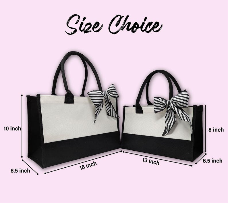 K&ouml;nnte beinhalten: Zwei Einkaufstaschen mit schwarz-wei&szlig;en gestreiften Schleifen. Die gr&ouml;&szlig;ere Tasche ist 38 cm breit, 25 cm hoch und 16 cm tief. Die kleinere Tasche ist 33 cm breit, 20 cm hoch und 16 cm tief.