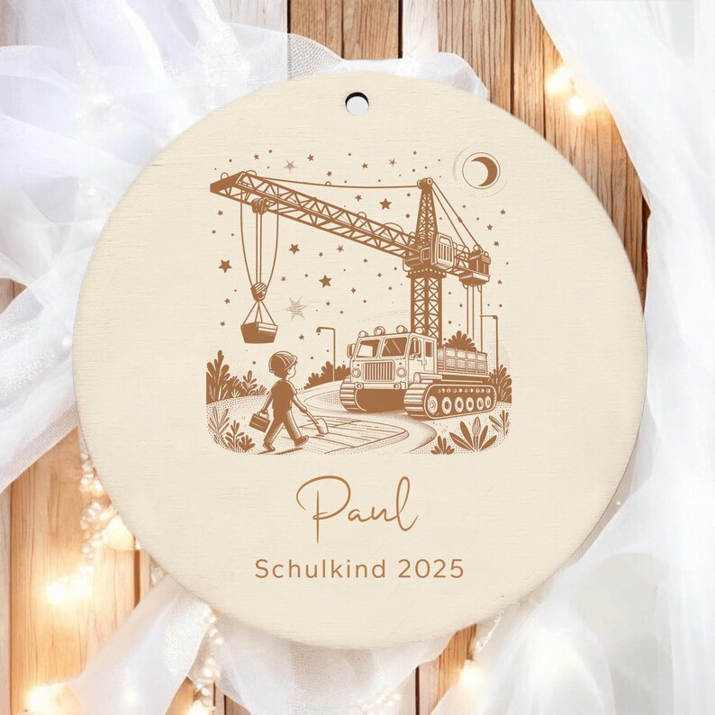 Anhänger Schulkind 2026 l Holz Schultütenanhänger Name personalisiert l Einschulung Geschenke Schultüte Zuckertüte l Schulanfang Einschulung Kran