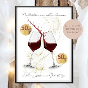 Könnte beinhalten: Gerahmter Druck mit zwei Weingläsern mit Rotwein, die Flüssigkeit spritzt nach oben. Der Druck enthält den Text "Nicht älter, nur voller Aroma" und "Alles Liebe zum Geburtstag". Zwei Goldmünzen mit der Zahl "50" sind ebenfalls zu sehen.