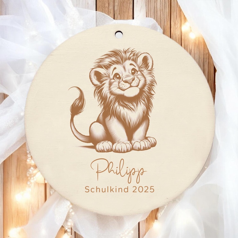 Anhänger Schulkind 2026 l Holz Schultütenanhänger Name personalisiert l Einschulung Geschenke Schultüte Zuckertüte l Schulanfang Einschulung Löwe