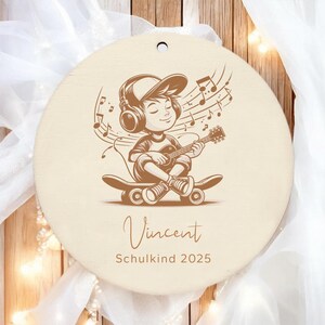 Anhänger Schulkind 2026 l Holz Schultütenanhänger Name personalisiert l Einschulung Geschenke Schultüte Zuckertüte l Schulanfang Einschulung Junge Musik Skateboa