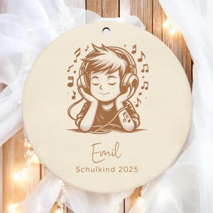 Anhänger Schulkind 2026 l Holz Schultütenanhänger Name personalisiert l Einschulung Geschenke Schultüte Zuckertüte l Schulanfang Einschulung Junge Köpfhörer