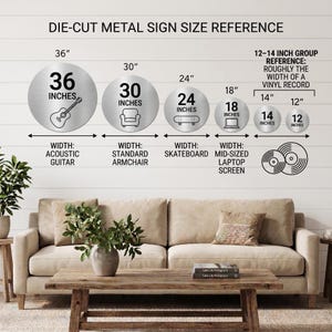 Może przedstawiać: Tabela rozmiar&oacute;w metalowych znak&oacute;w wycinanych. Tabela przedstawia okrągłe metalowe znaki o średnicy od 30,5 cm do 91,4 cm. Tabela zawiera ilustracje gitary, fotela, deskorolki i ekranu laptopa.