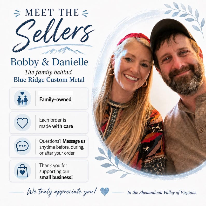 Pu&ograve; includere: Una grafica Meet the Sellers con Bobby e Danielle, i proprietari di Blue Ridge Custom Metal. Il testo include dettagli sull'attivit&agrave;, lo stato di azienda a conduzione familiare, informazioni sugli ordini e un ringraziamento dalla Shenandoah Valley.
